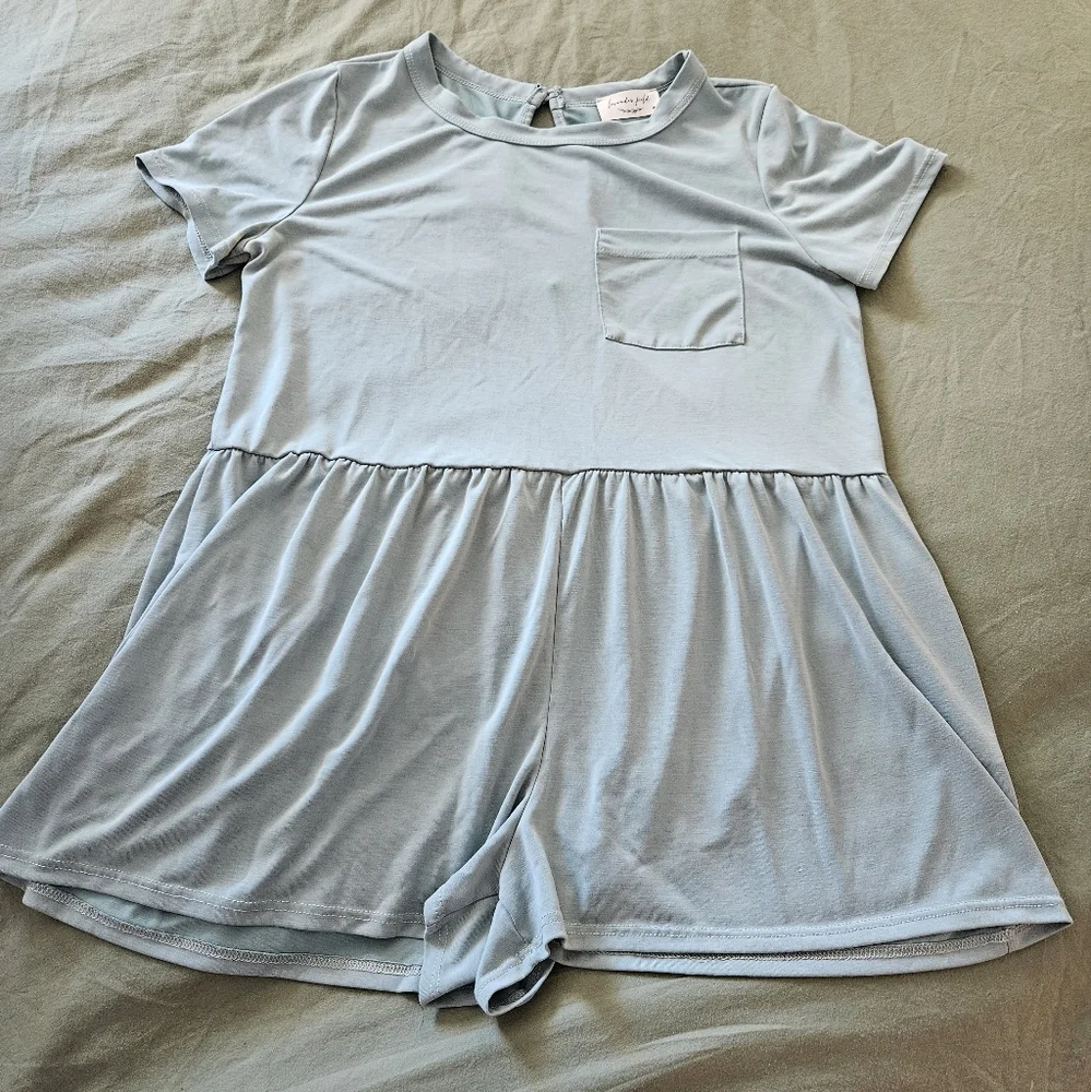 New Lavender Field Women's Light Green Romper Size Medium - Picture 1 of 6